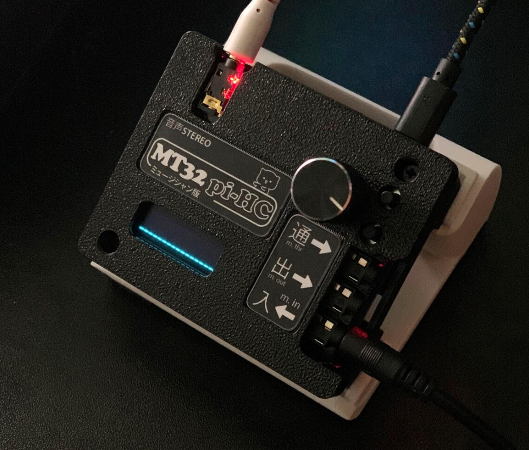 MT32-Pi MIDI emulator showing front panel LCD and rotary dial